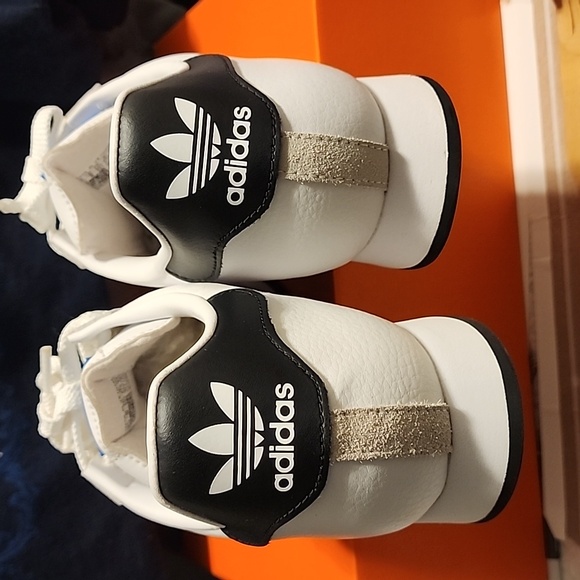 Like new Adidas samoa ,black and white in a size 9.5 - Picture 5 of 6